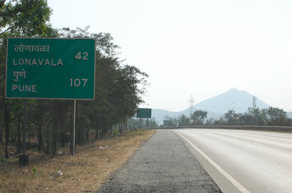 DPAK MALHOTRA, Road Sign, Durtagati Marg NH4 - Mumbai Pune xpressway, Maharashtra, Bharat