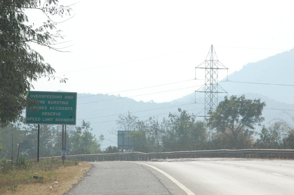 DPAK MALHOTRA, Lonely Road I Luv Most, Durtagati Marg NH4 - Mumbai Pune, Maharashtra, Bharat
