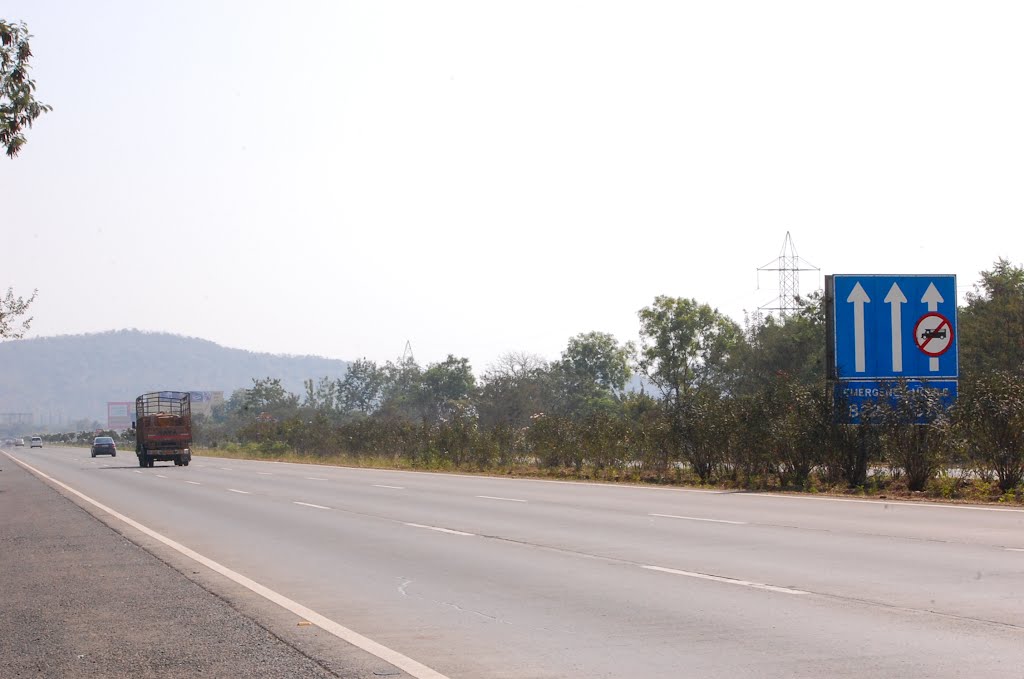 DPAK MALHOTRA, Lonely Road I Luv Most, Durtagati Marg NH4 - Mumbai Pune, Maharashtra, Bharat