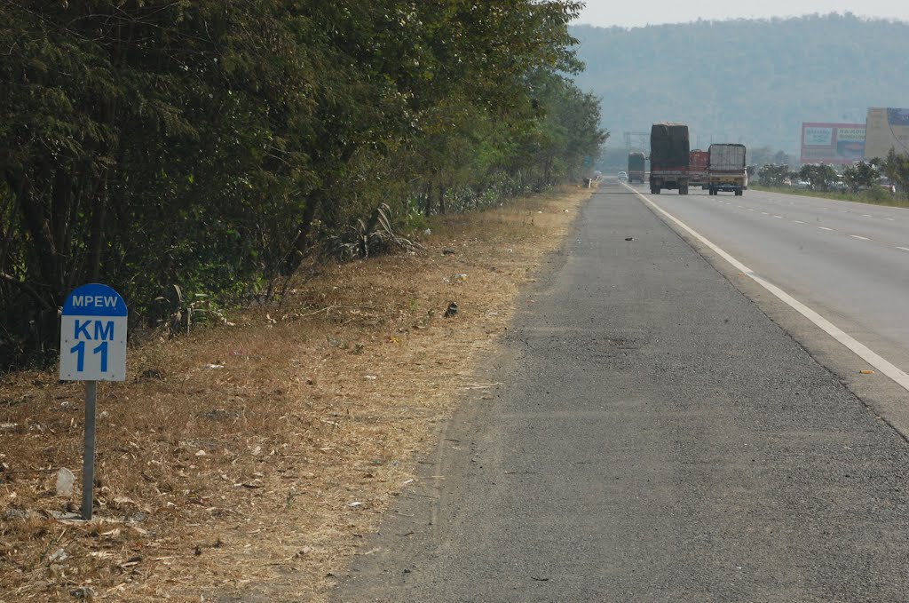 DPAK MALHOTRA, Milestone, Durtagati Marg NH4 - Mumbai Pune xpressway, Maharashtra, Bharat