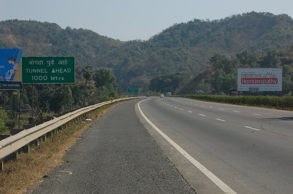 DPAK MALHOTRA, Lonely Road, Durtagati Marg NH4 - Mumbai Pune, Maharashtra, Bharat