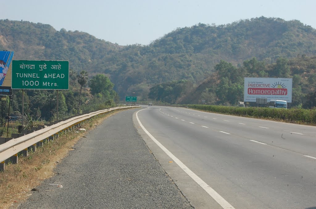 DPAK MALHOTRA, Lonely Road, Durtagati Marg NH4 - Mumbai Pune, Maharashtra, Bharat