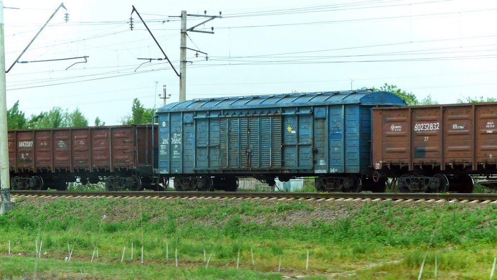 Guliston : voie ferrée Samarcande Tachkent, train de marchandises