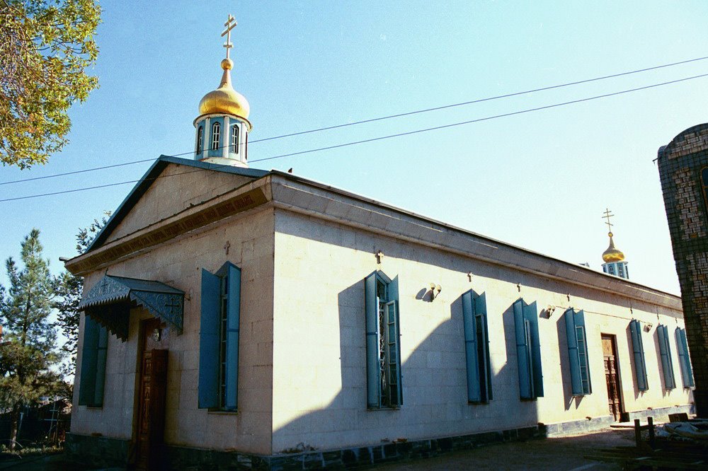 ©Church in Hitrovka at the middle of russian cemetery