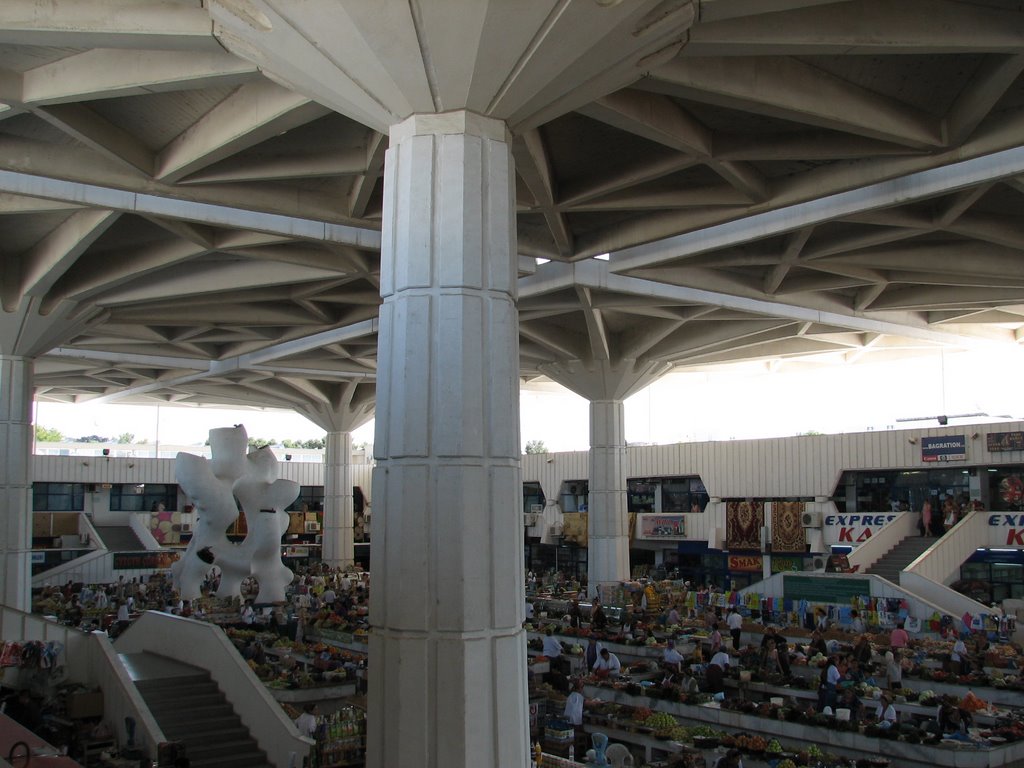"Russian Bazaar" in Ashgabat (Gulistan Sowda Merkezi)