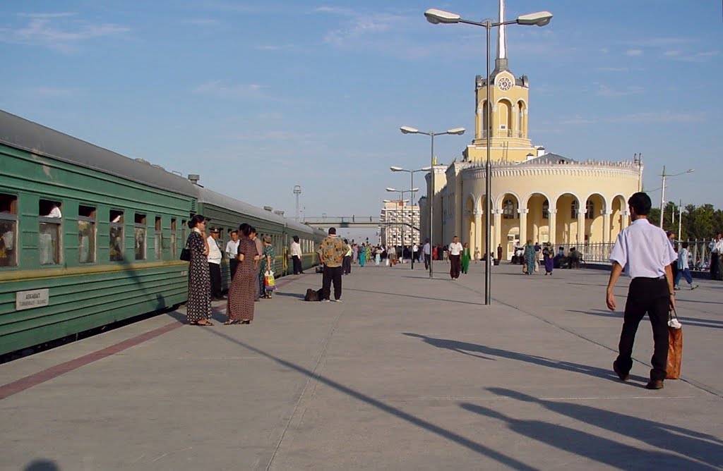 Ashgabad Station - Departure of the Türkmenbaşy - Daşoguz Express Train