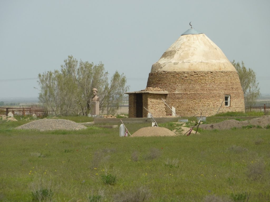 Unknown mausoleum close to Kaka