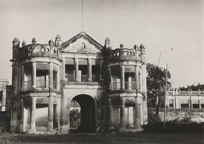 Bhinga Palace Gate