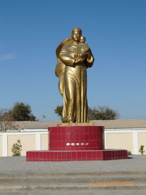 Тихий городок Мургаб - памянтик Родина-мать