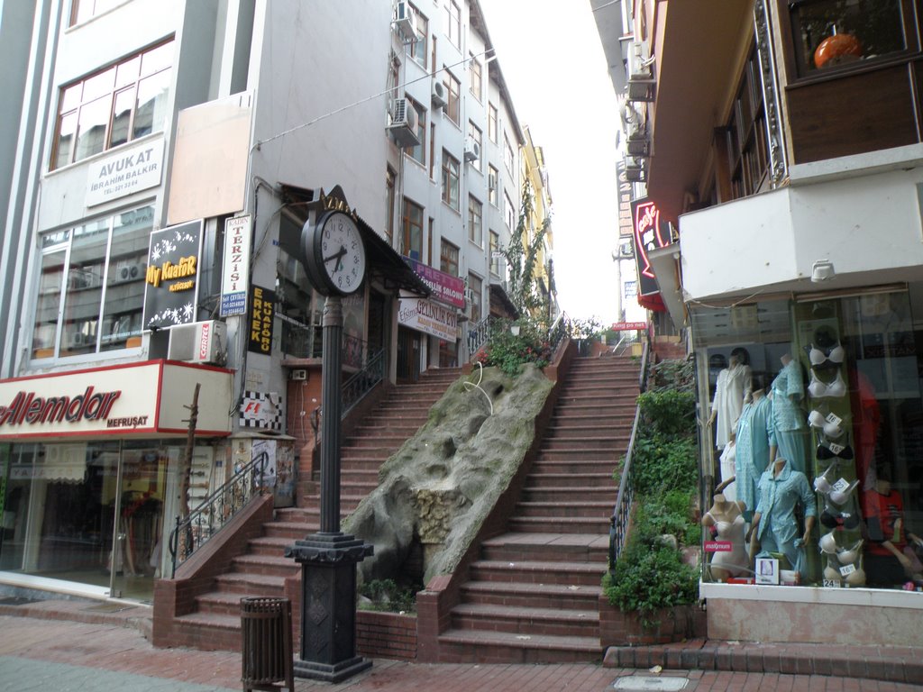 Fethiye caddesi havuzlu merdivenler ve saat
