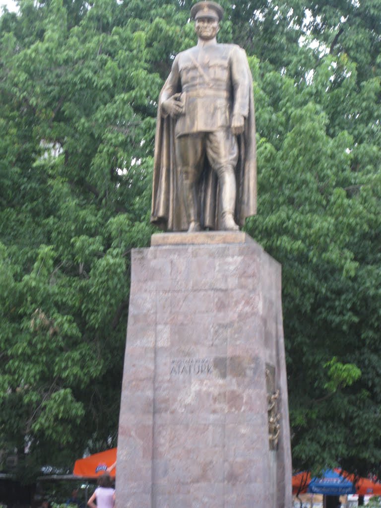 Турция-Трабзон-К.Ататурк-монумент