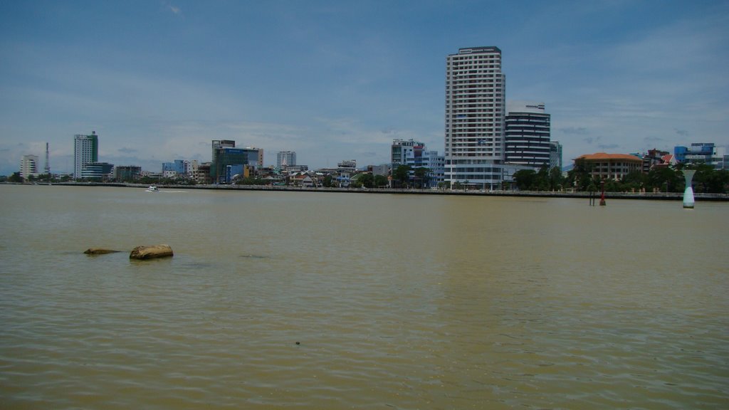 Đà Nẵng bên bờ Sông Hàn