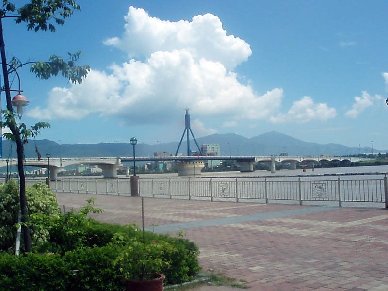 Cầu - Sông Hàn - River bridge