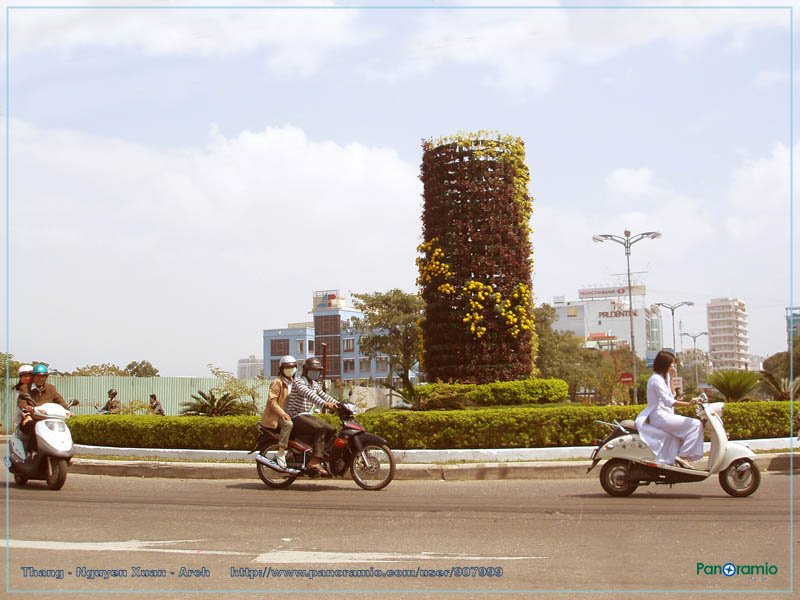 Ngã tư - Nguyễn Văn Linh / Nguyễn Tri Phương - Crossroads