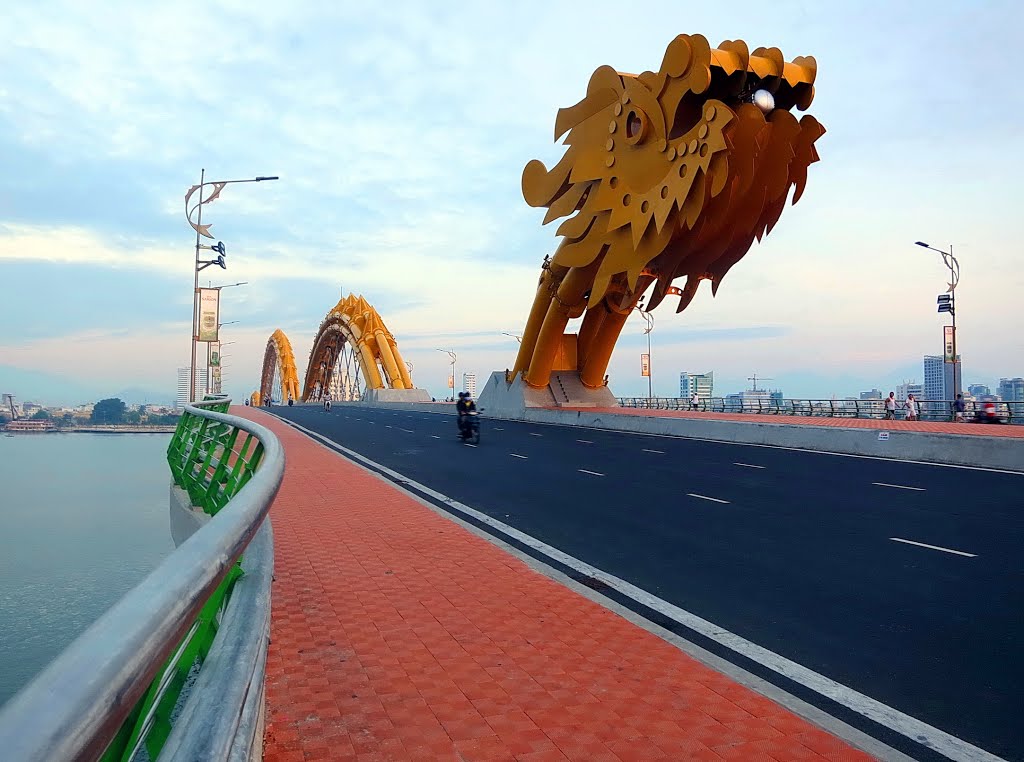 Một sáng Cầu Rồng - Dragon Bridge in the morning
