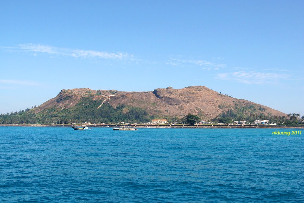 Sleeping volcano view from the sea - Núi lửa lớn