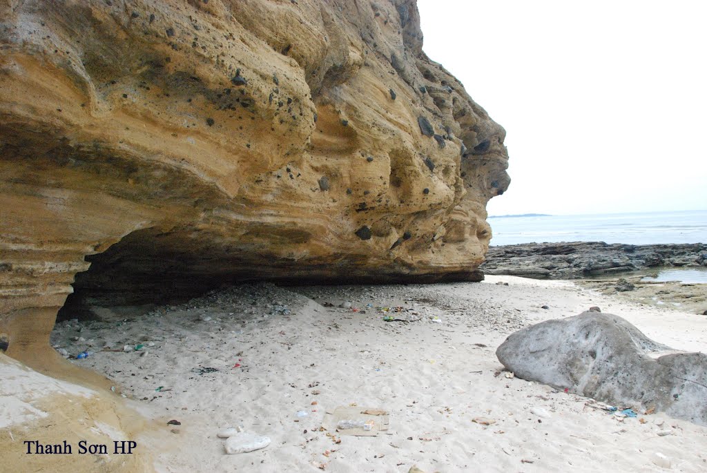 Cliff, notch, bench, beach and beach-rock on the Northern shore of the Ly Son Isand