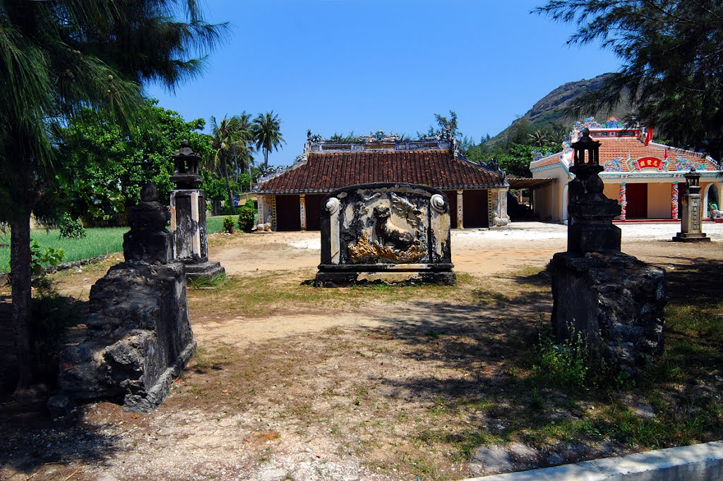 Nghi môn đình làng Lý Hải - Lý Sơn