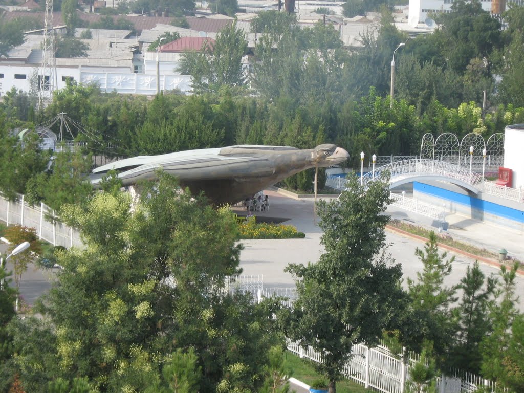 знаменитая бронзовая птица