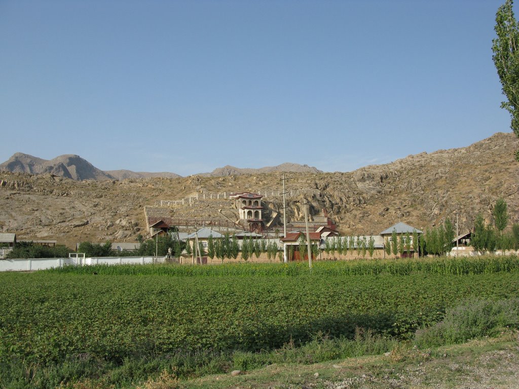 Aravan highway, house