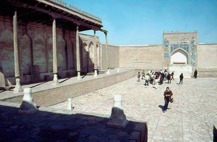 1985.04. - Buhara, Ark castle-atrium from 8-10th-century