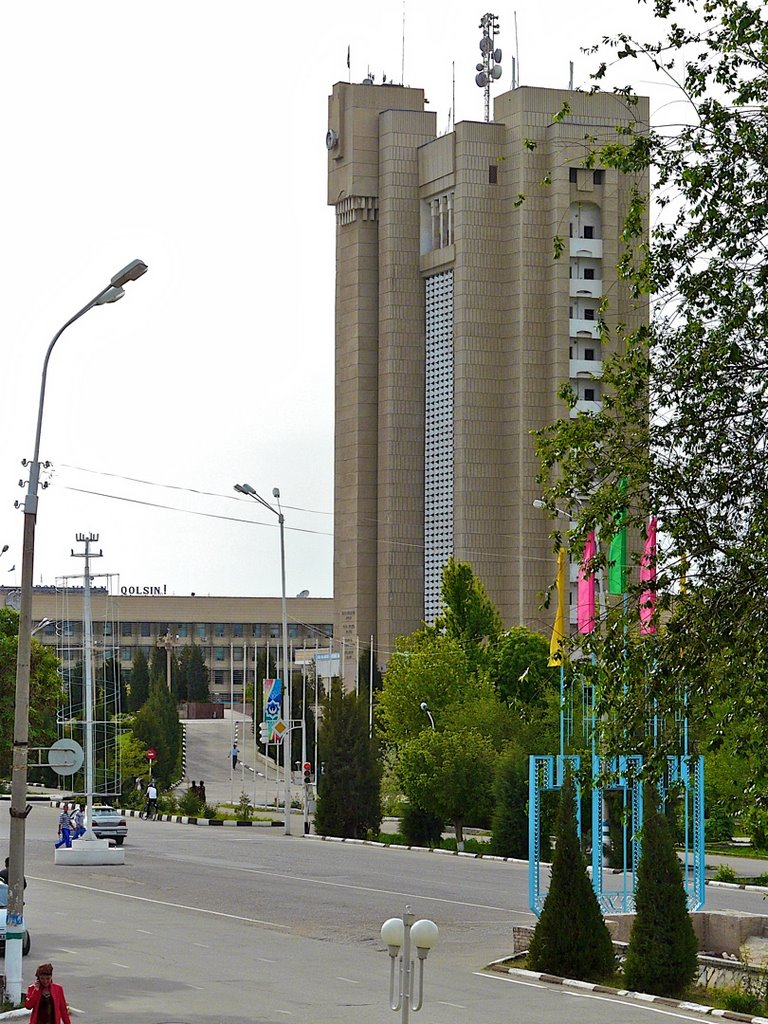 Boulevard et Tour dans le Boukhara moderne