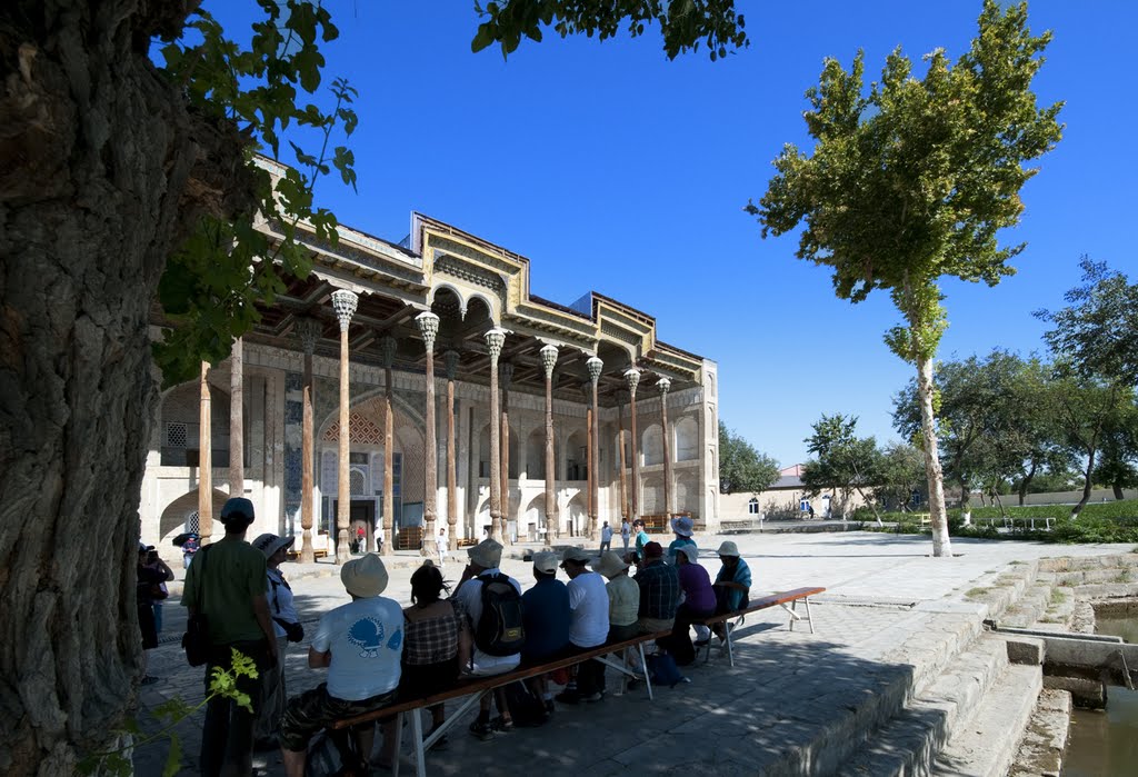 Bolo-Khauz Mosque