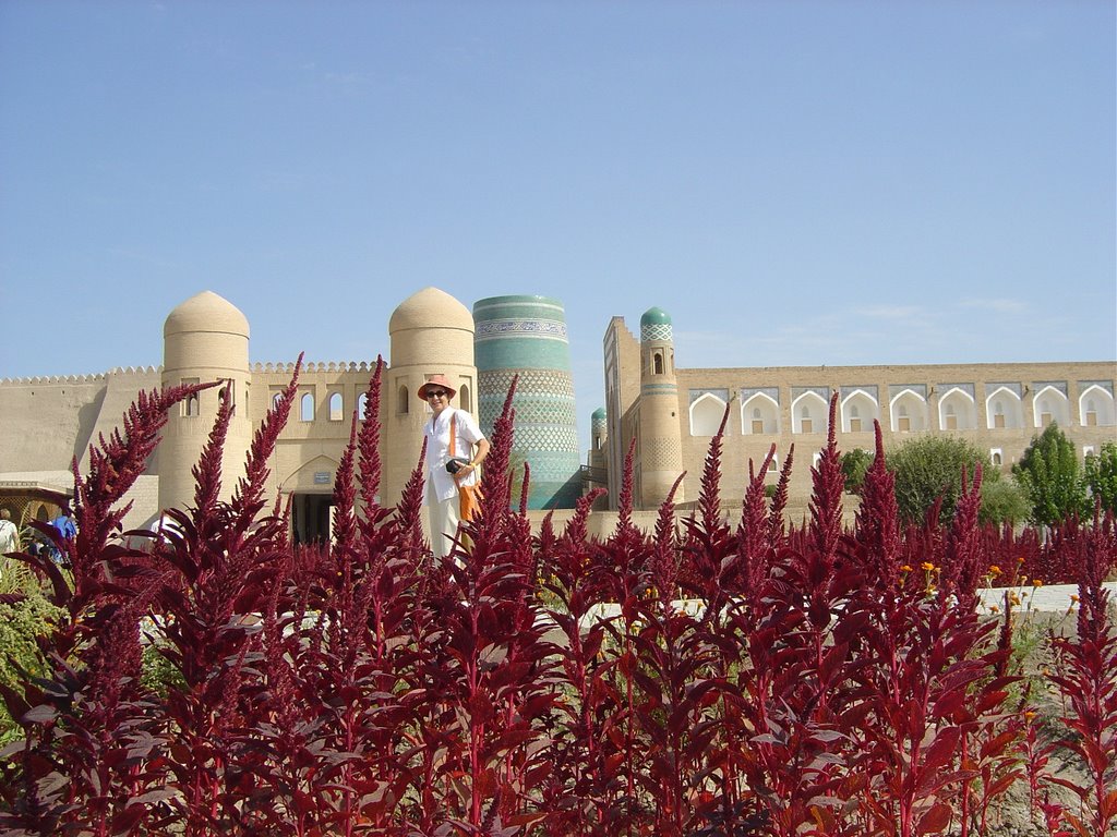 Khiva-flowers and OtaDarvoza