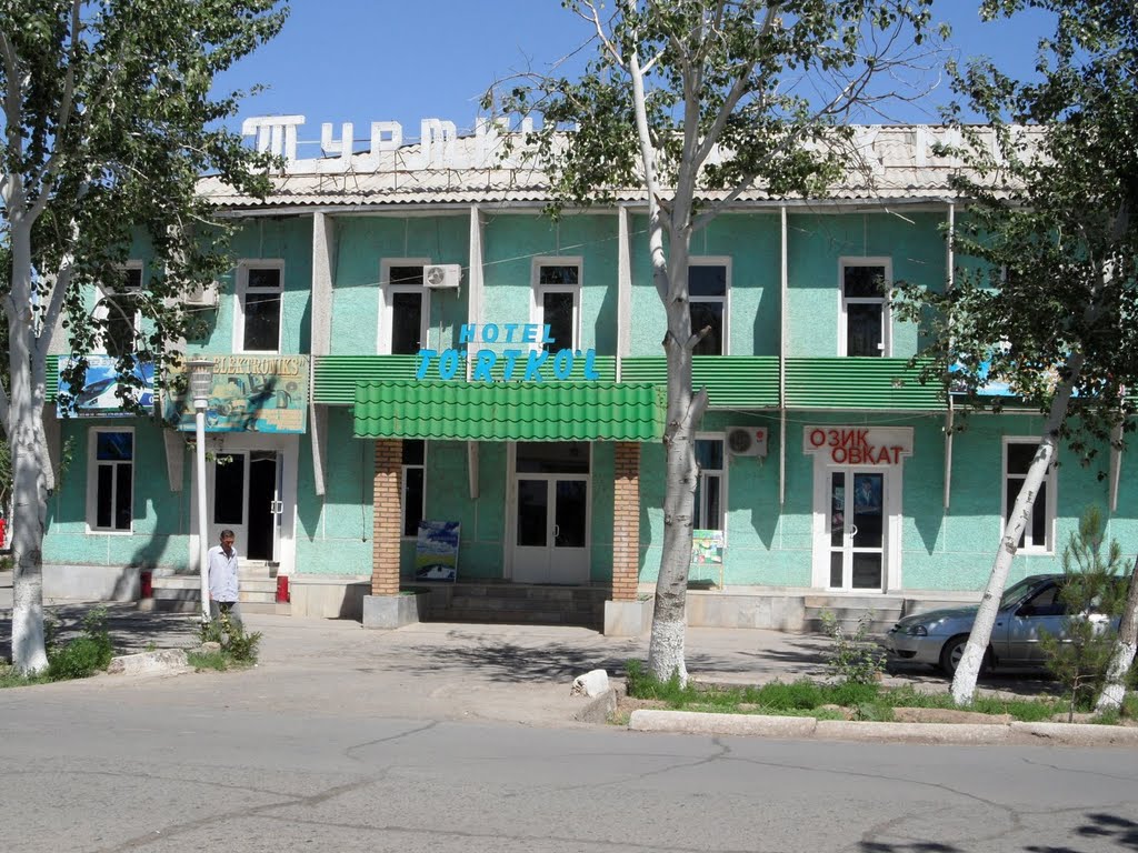 Hotel Turtkul - The only one in Turtkul. Large rooms, low water pressure. Good cafe. US20/night