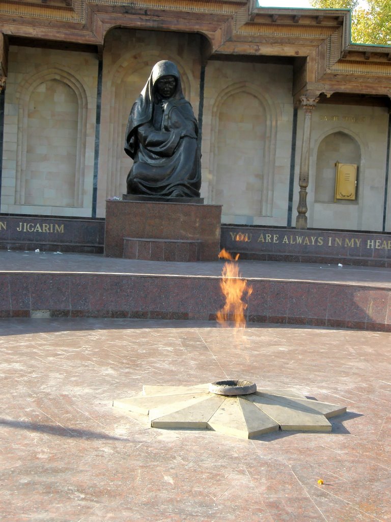Узбекистан Карши монумент вечный огонь