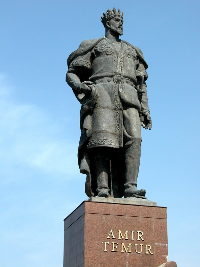 Uzbekistan, Sharishabz: statua di Tamerlano