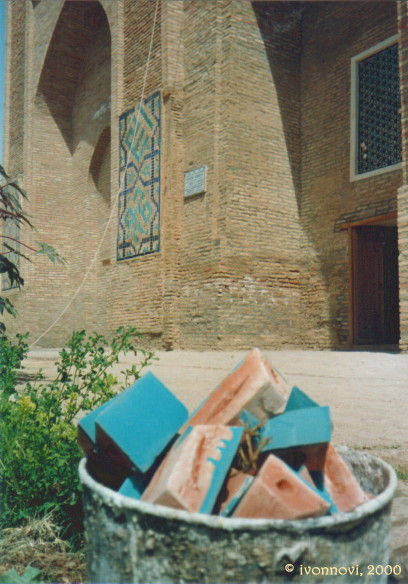 Tiles for renovated mosque dome / Glazurowane cegły na kopułę meczetu