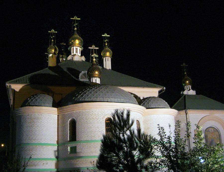 церковь ночью