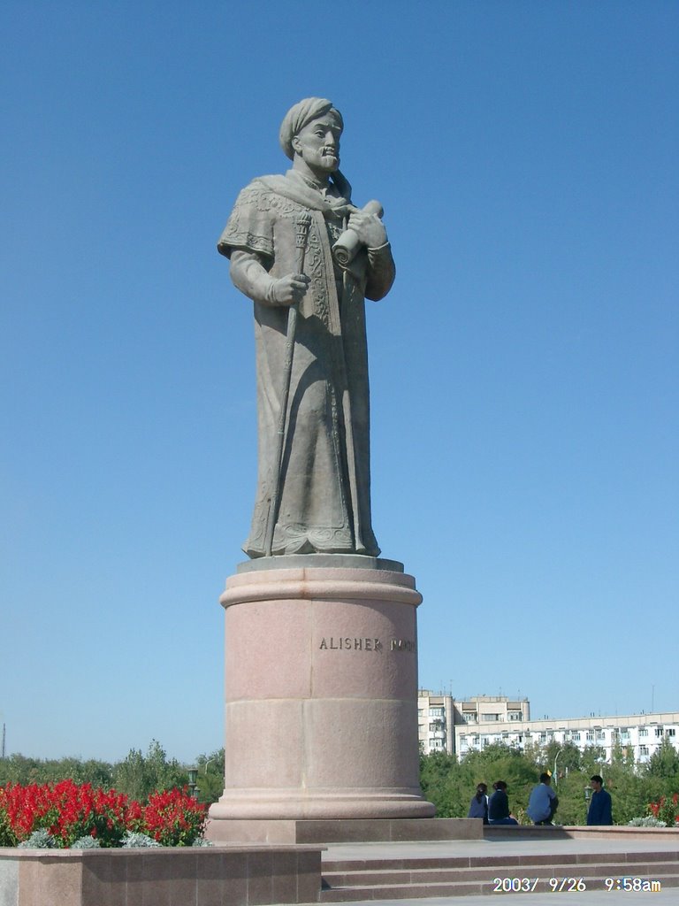 Alisher Navoiys statue