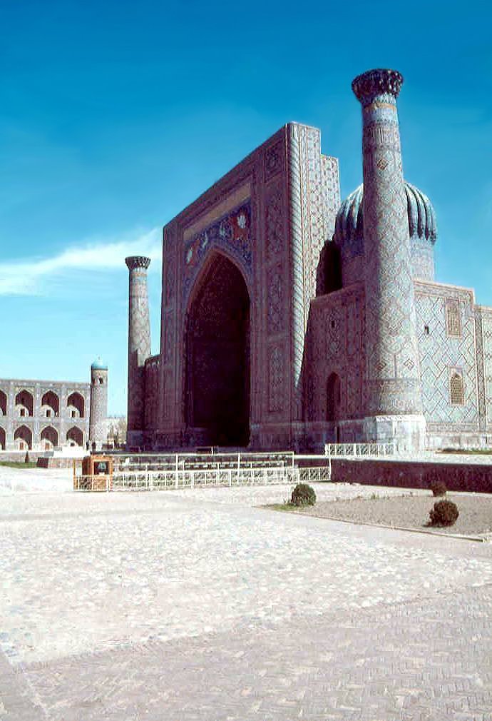 1985.04. - Samarkand, Regisztan square-Serdor medressze