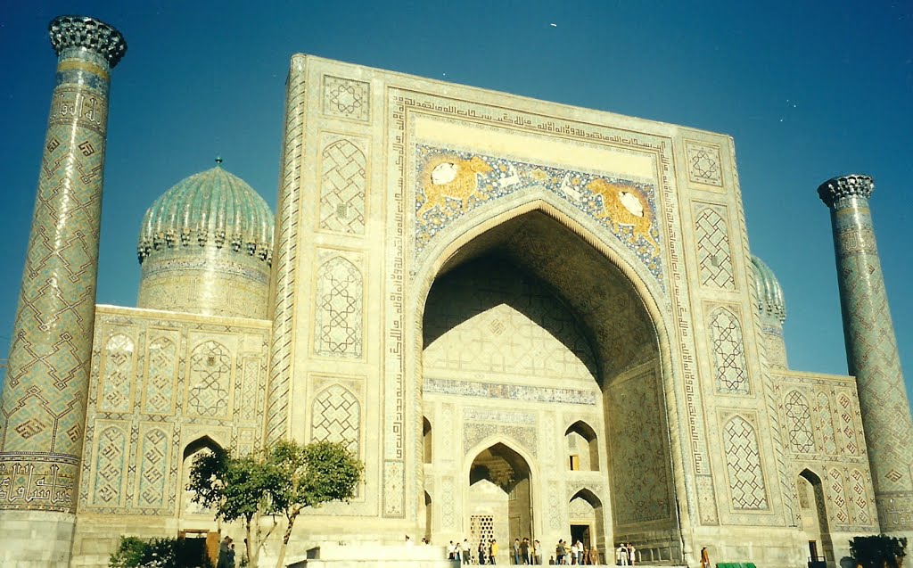 Plaza Registán en Samarkanda. Uzbekistán.
