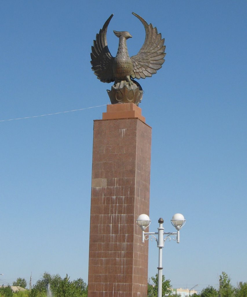 Гулистан.Площадь,птица Хумо