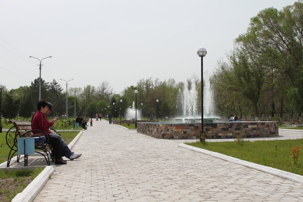 Алмалык. Аллеи с фонтанами на Центральной площади