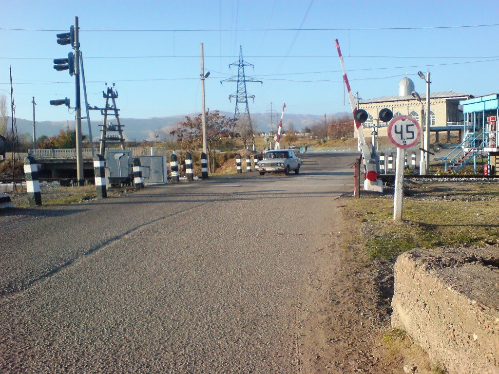 Barajj railroad crossing