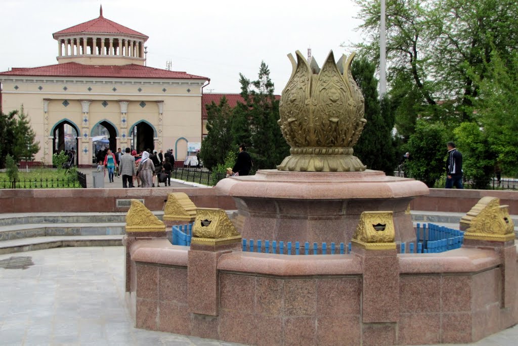 Taschkent: Baumwollbrunnen am Chorsu Plaza