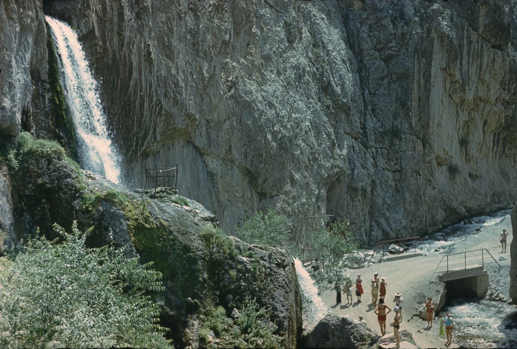 Abshir-Say Waterfall. Водопад Абшир-Сай.