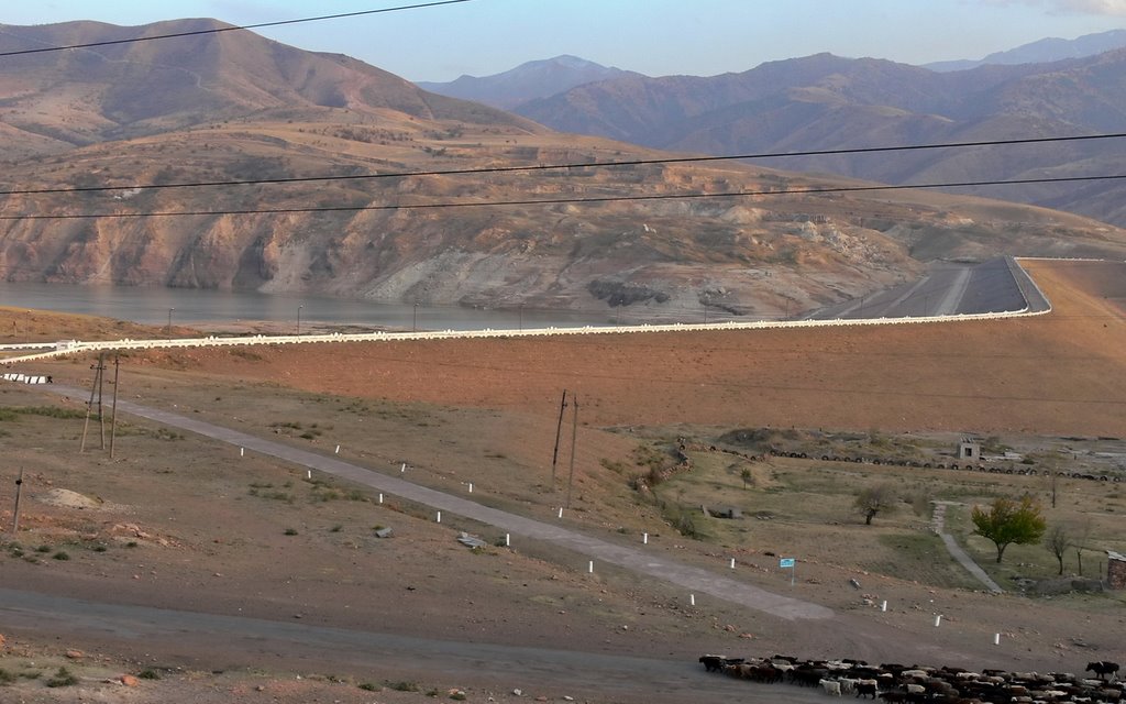 Плотина Ангрена