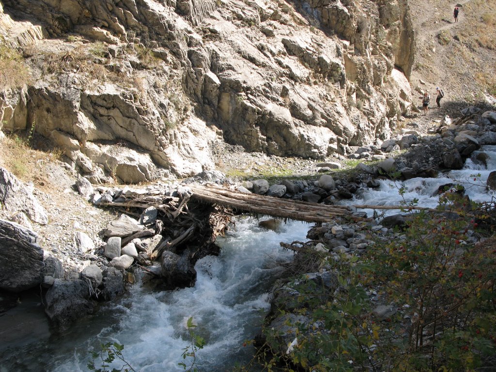 Shait, foot-bridge