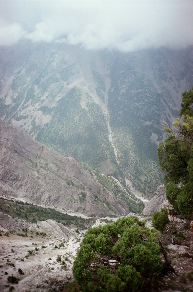 Dugoba, Maliy Zamok pass, descent to Dugoba ravine