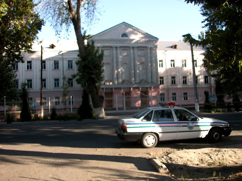 Одно из зданий ферганского университета