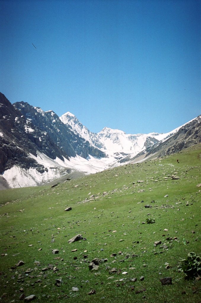 Dugoba, Shigow ravine, Ak-Tash & Uzbekistan peaks far (view up, S)