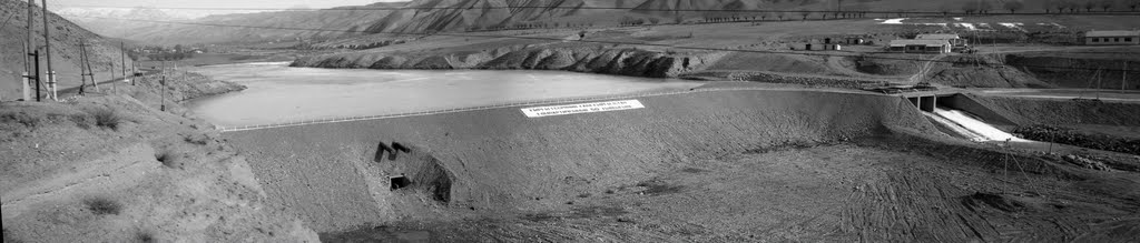 Kyrgyzstan, Lenin raion,  / Киргизия, Ленинский район, Плотина на реке Майли-Суу.  Весна 1978 г. Снимок сделал Харитонов А.С.