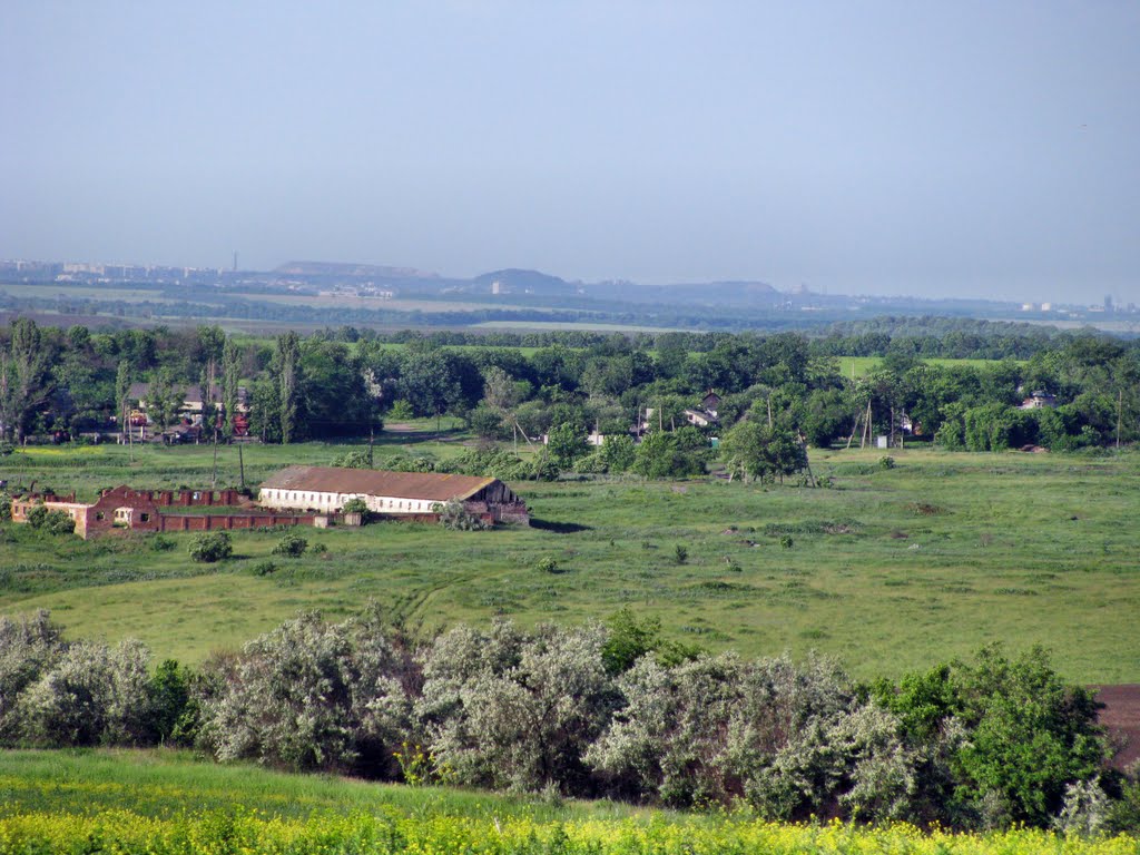 Каменка. Вдали Горловка