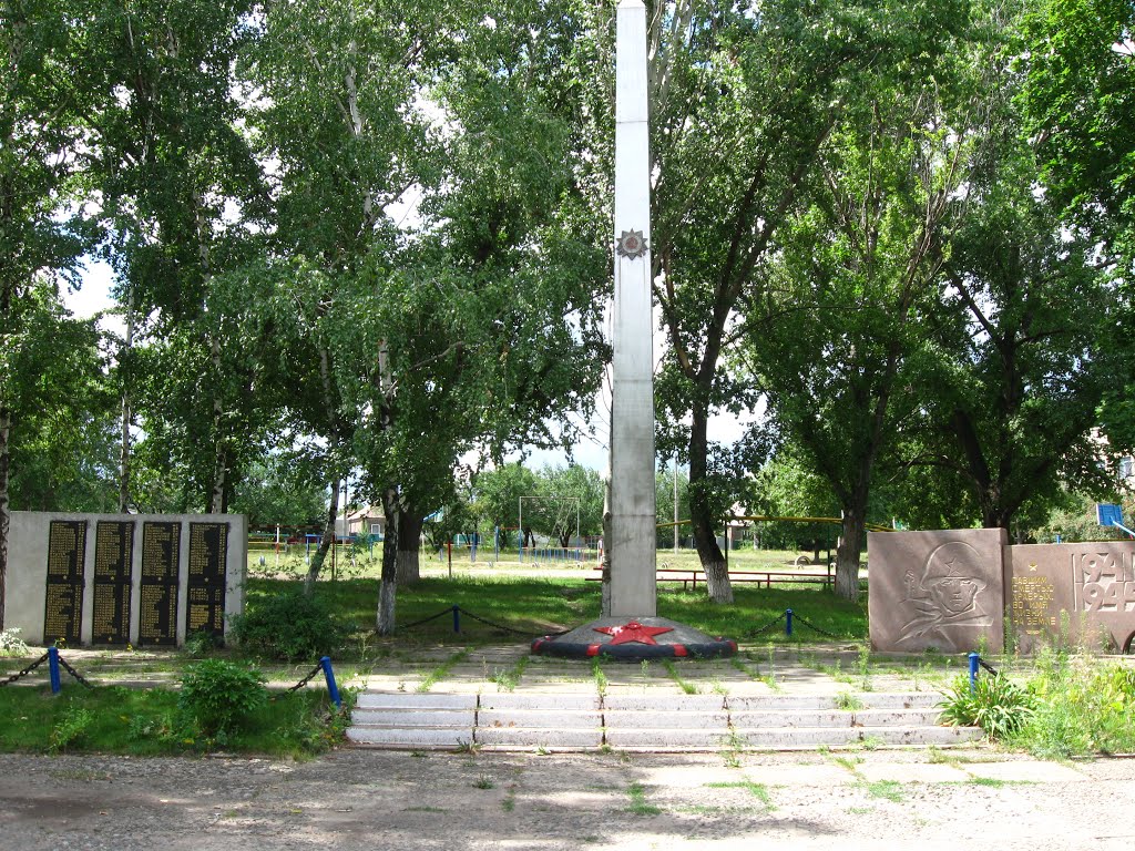 Памятник героям