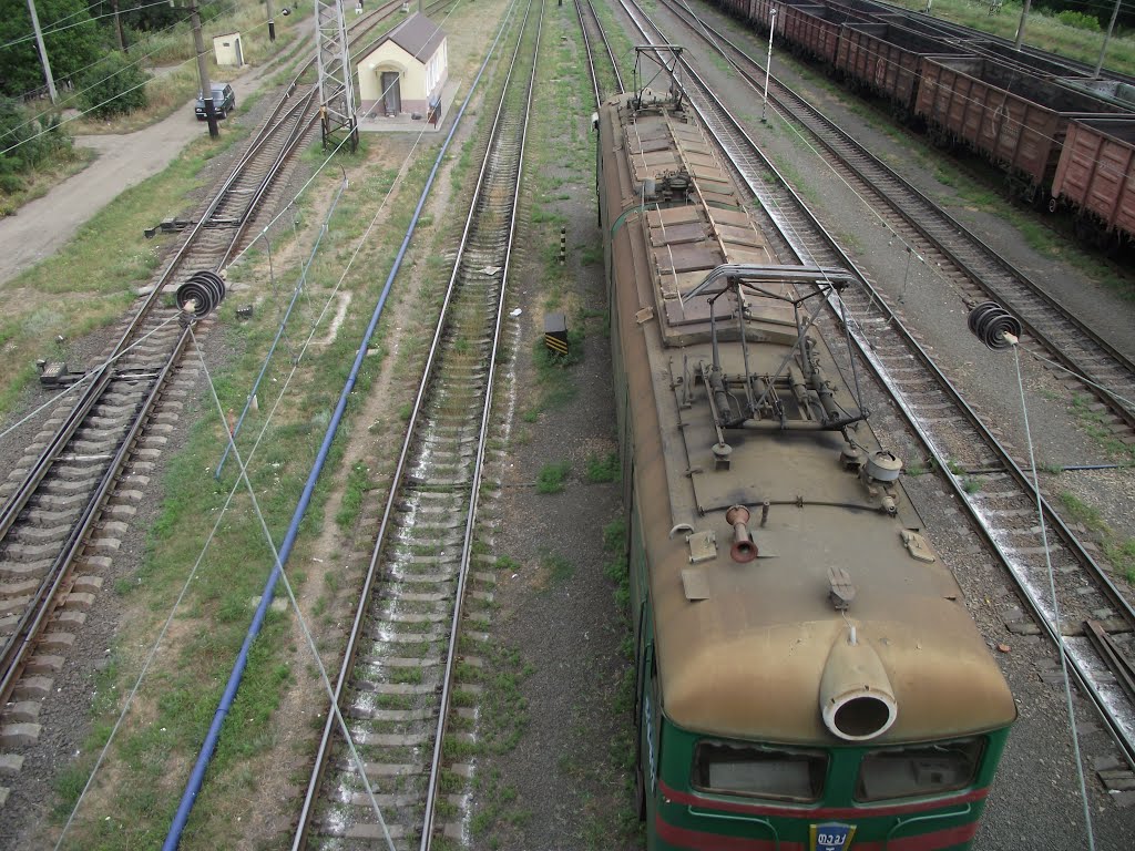 под мостом